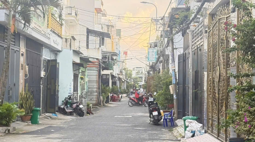 Bán nhà mặt tiền phường Trung Mỹ tây